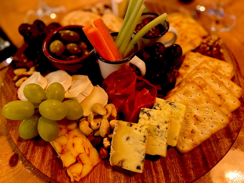 wicklow Brie, smoked Gubbeen, chilli cheddar, spicy chorizo, red wine, white wine, toasted nuts, tomato relish, chutney, crackers, merlot